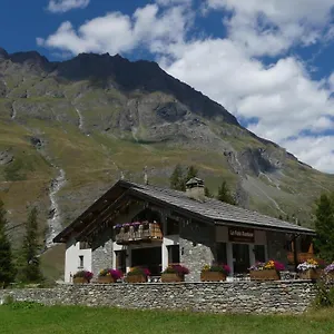 https://le-petit-bonheur-bessans.hotels-rhonealpes.com